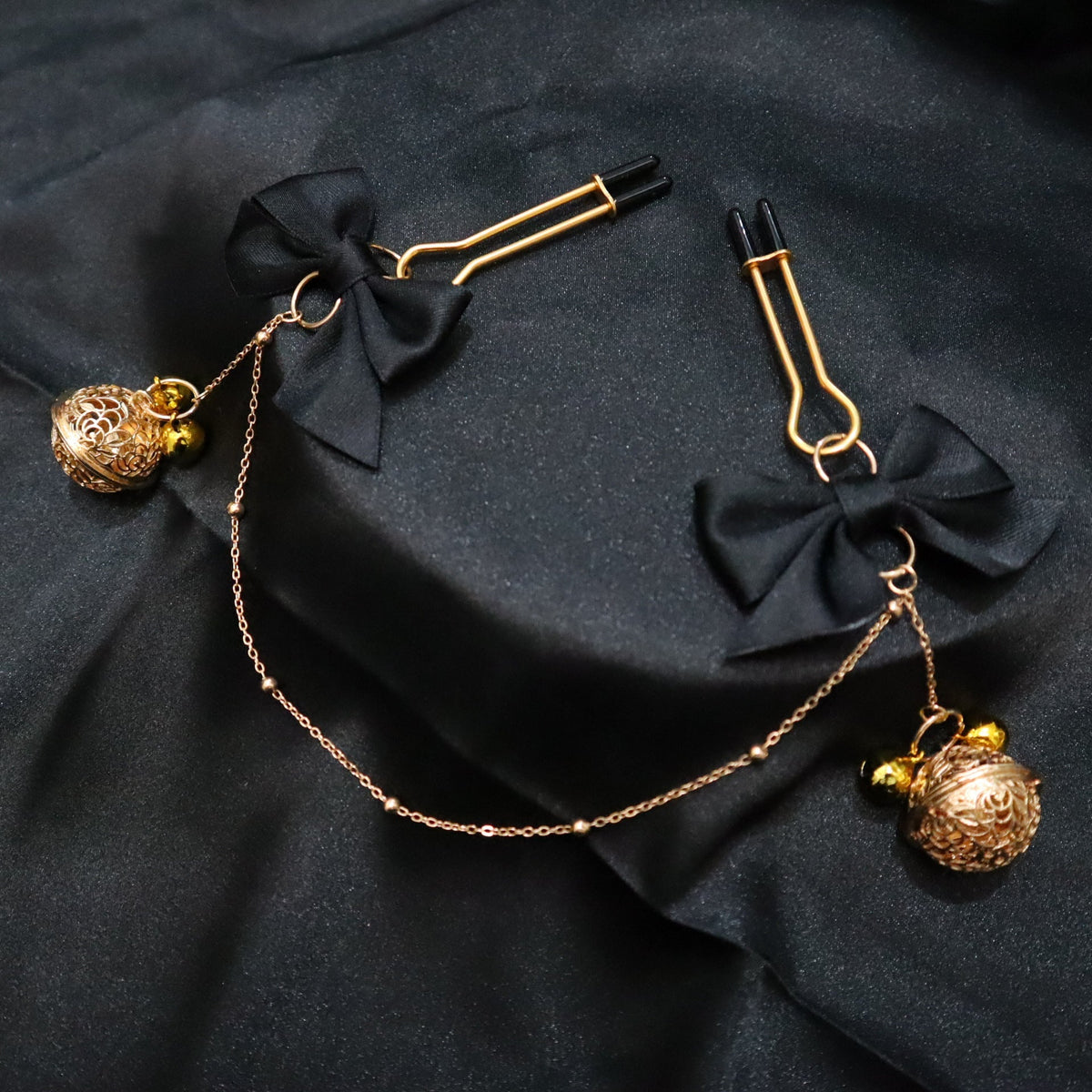 Bow Tie U-Shaped Nipple Clamps with Chain - Wet Master