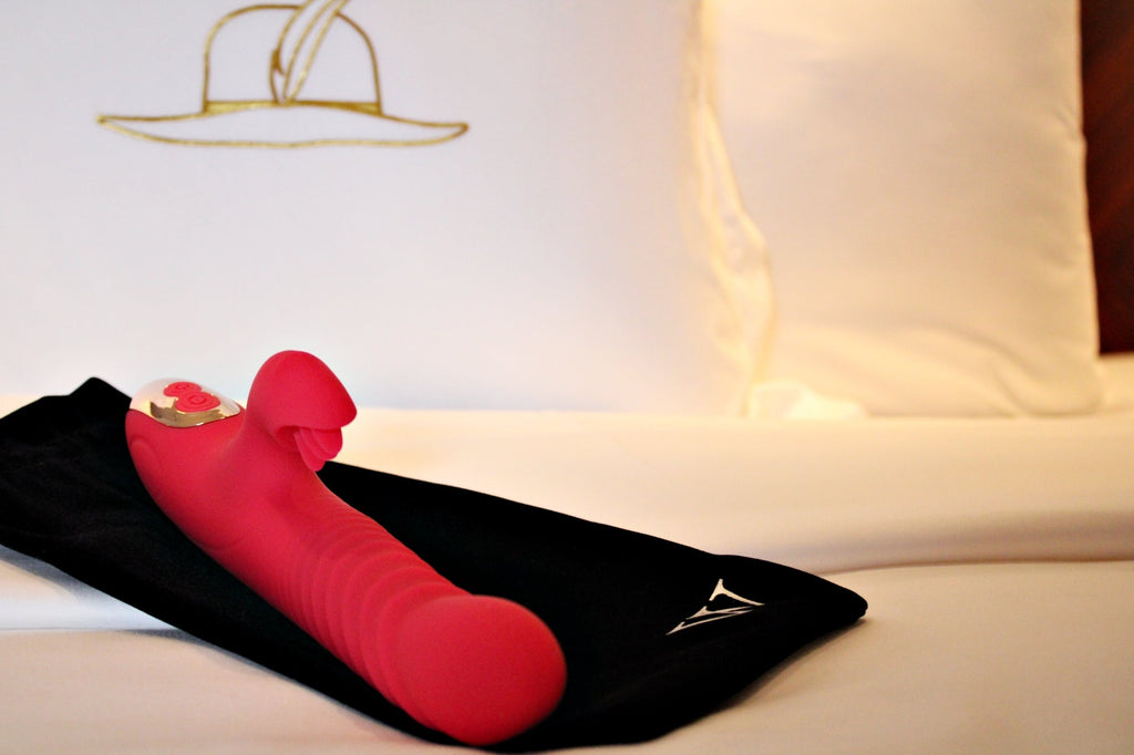 Luna – The Heated Thrusting Dildo - Wet Master